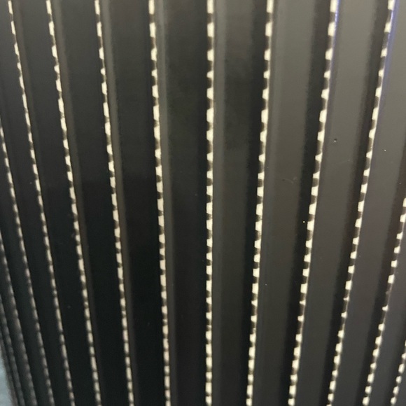 COPY - Brand new Ugg waste basket - Picture 9 of 10